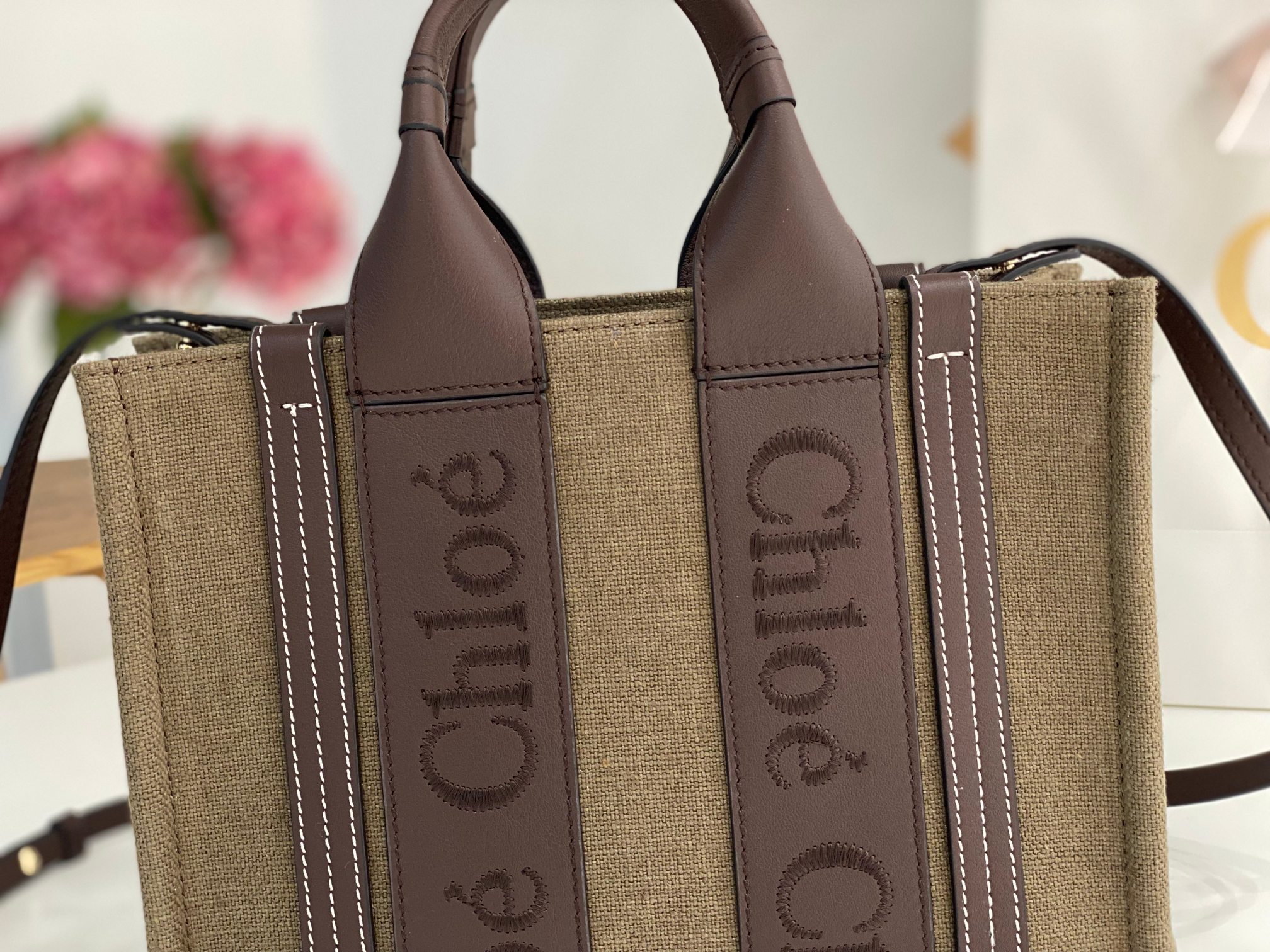 Chloe Small Woody Tote Bag In Linen